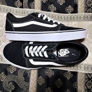 Women's Vans Classic. Size 9